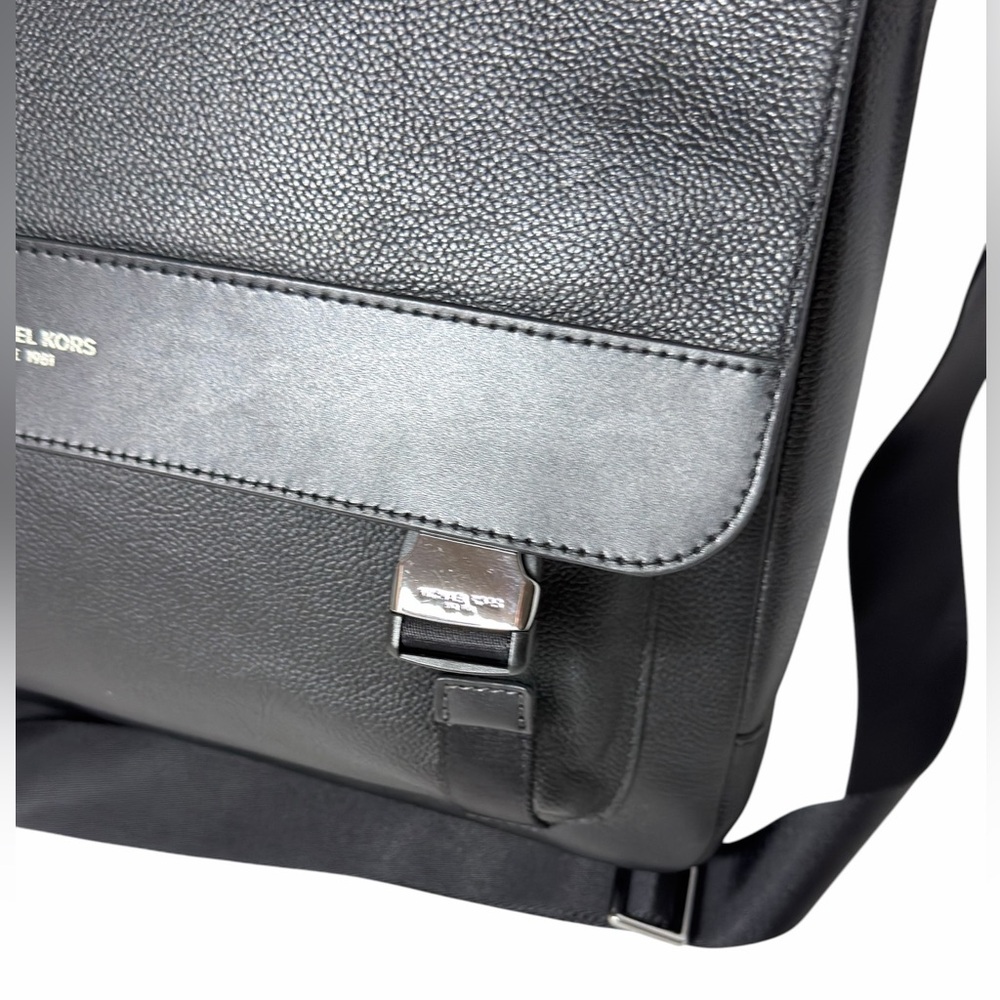 Michael Kors Greyson Black Leather Messenger Bag Crossbody Laptop Work Medium - Picture 4 of 16